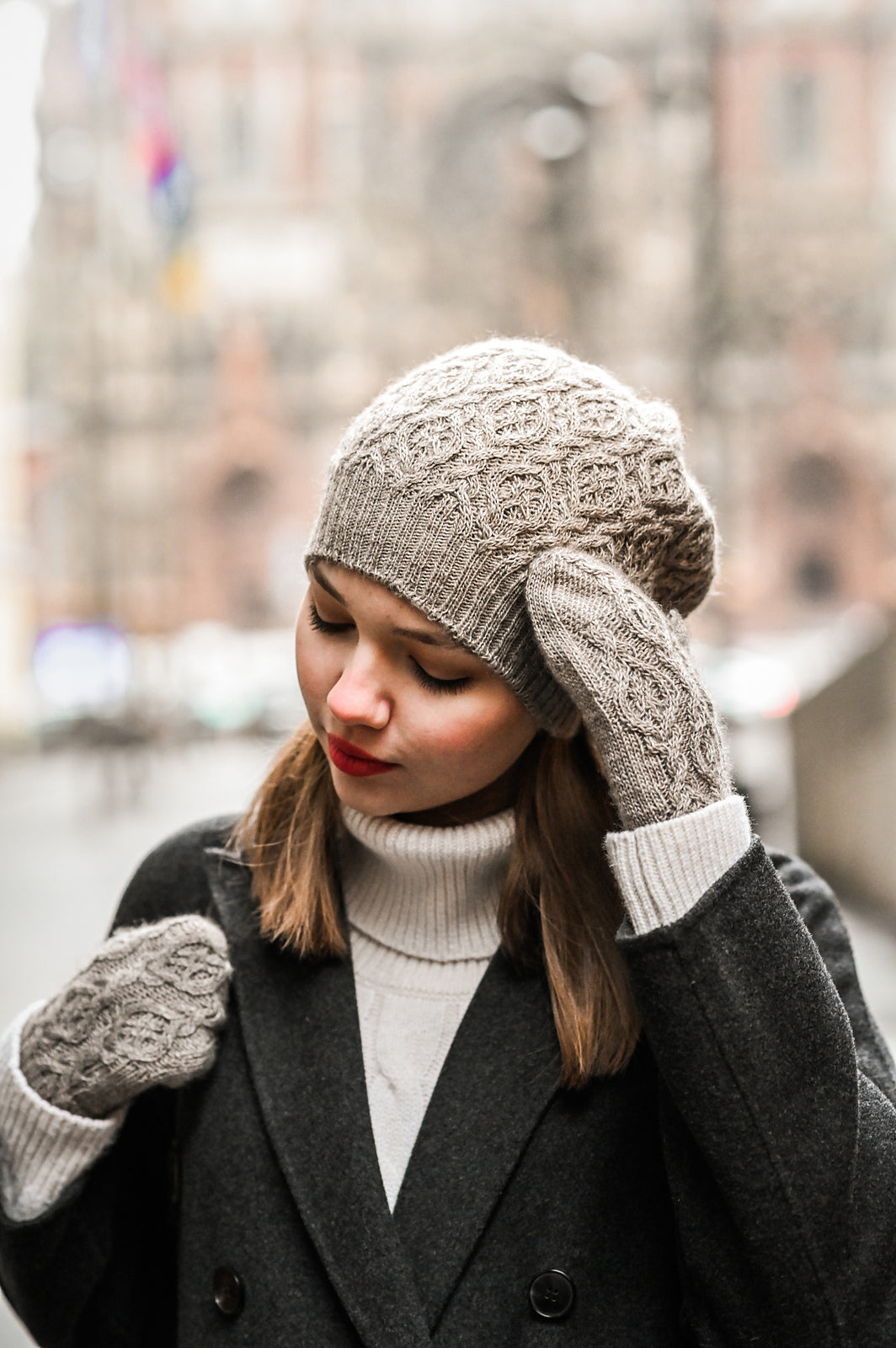 Опис вʼязання Old Town's Story Mittens