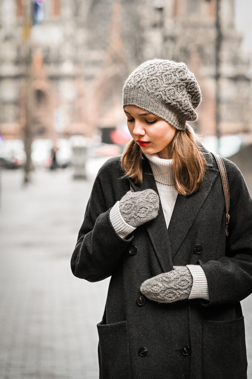Опис вʼязання Old Town's Story Mittens
