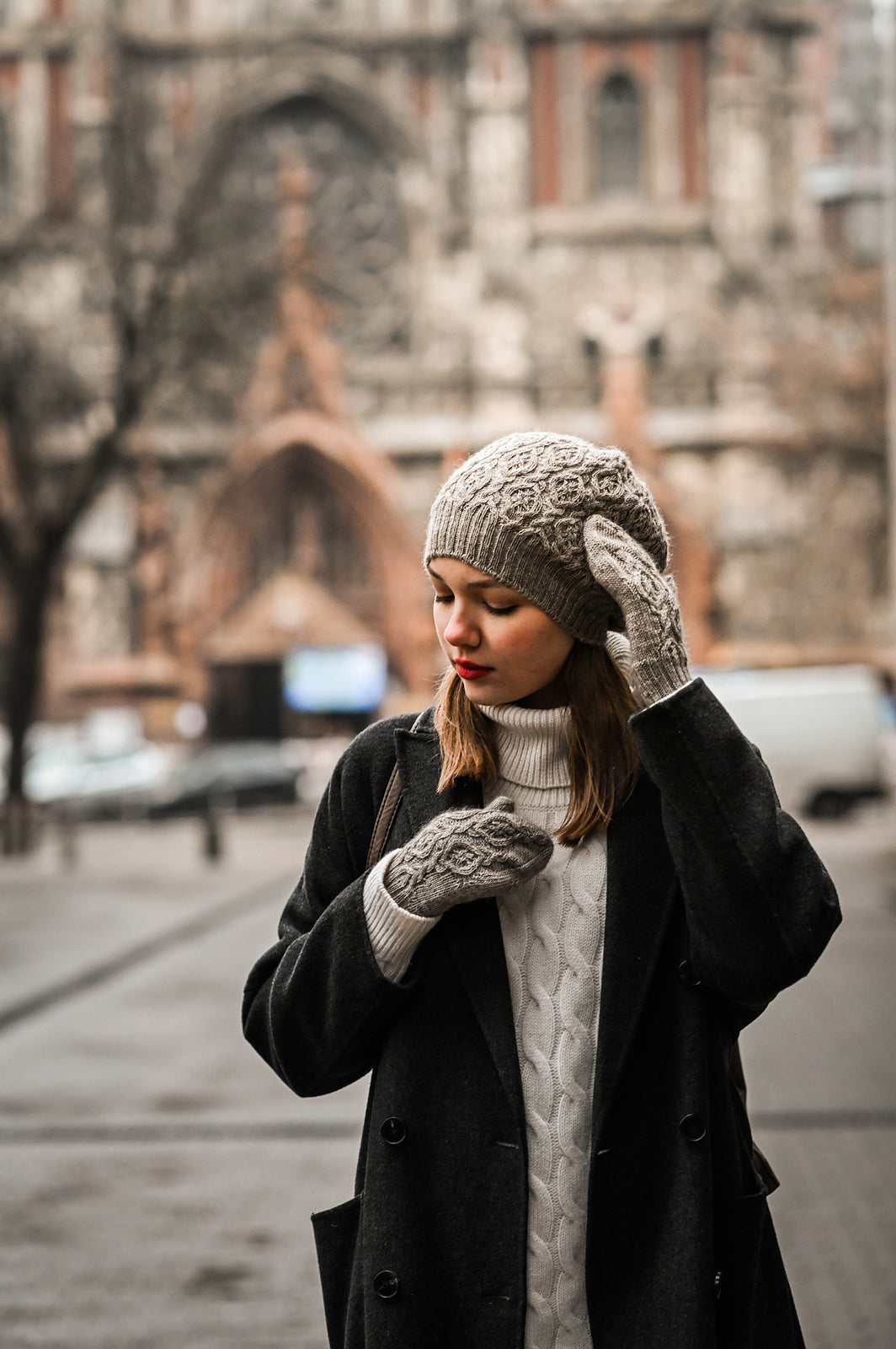 Опис вʼязання Old Town's Story Mittens
