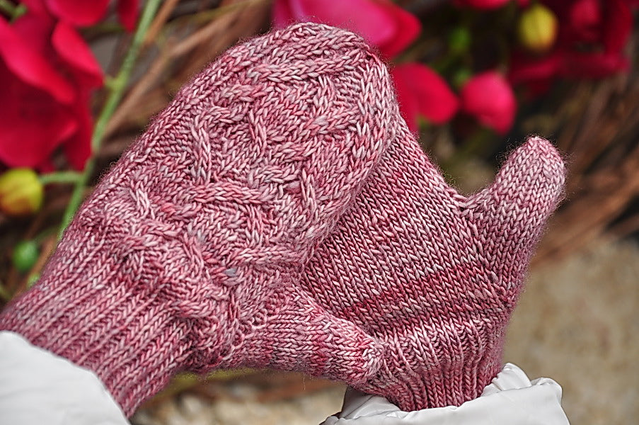 Опис вʼязання Autumn Whirlpool Mittens