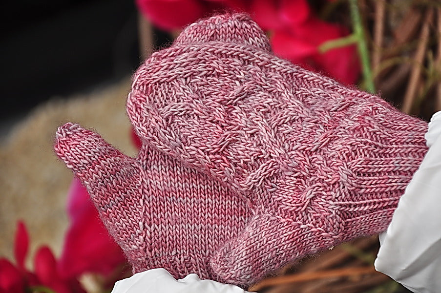 Опис вʼязання Autumn Whirlpool Mittens