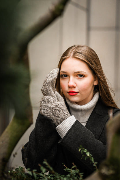 Old Town's Story Mittens Knitting Pattern